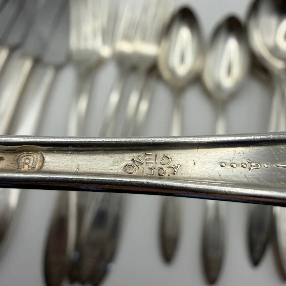 Wm. A. Rogers Oneida Debutante Flatware Set 26pc Silverplate Vintage Silver